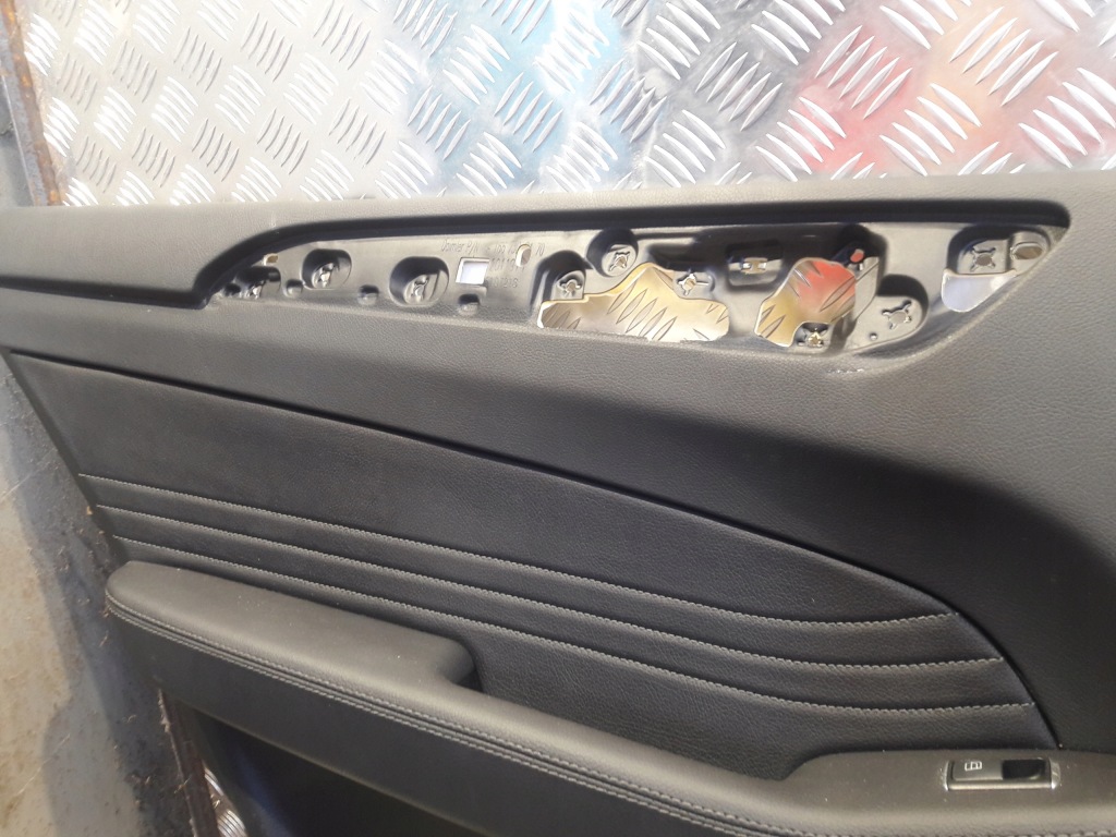 фото №15, Mercedes gle w166 обивка обшивка дверь задняя