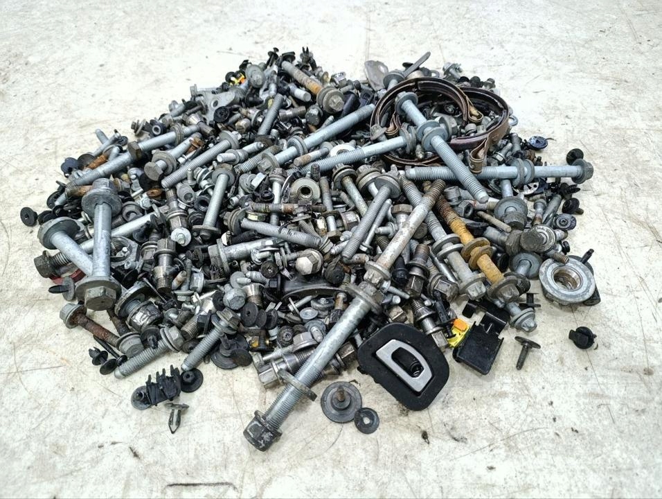 Болт maserati levante 2017 набір Недорого