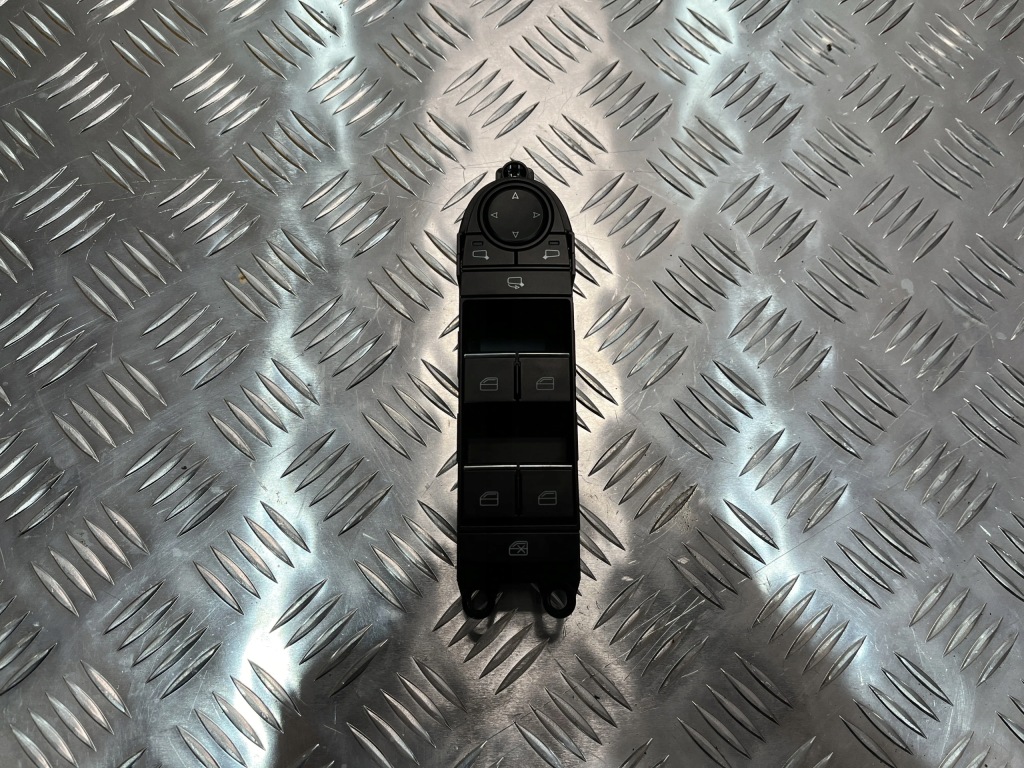 фото №1, Панель окон левый перед mazda 3 bp 19-