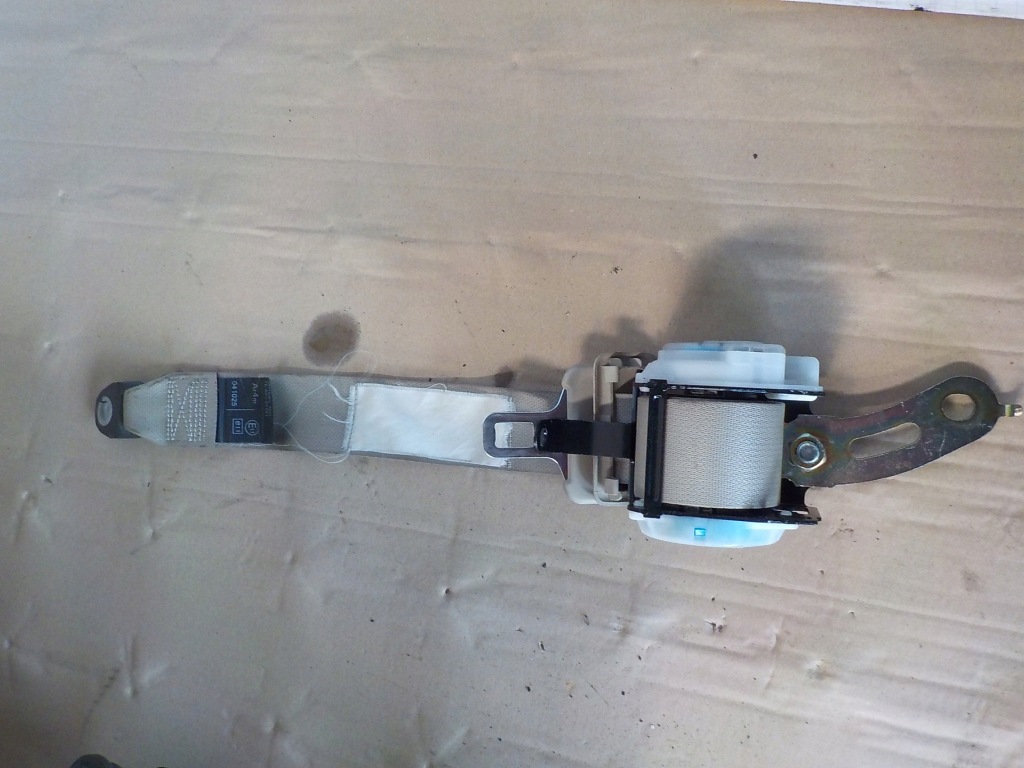 фото №1, Toyota avensis 2.2 d-cat pas правий задня