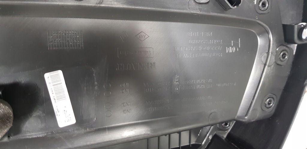 фото №8, Dacia duster обшивка двері лівий задня 829a15186r