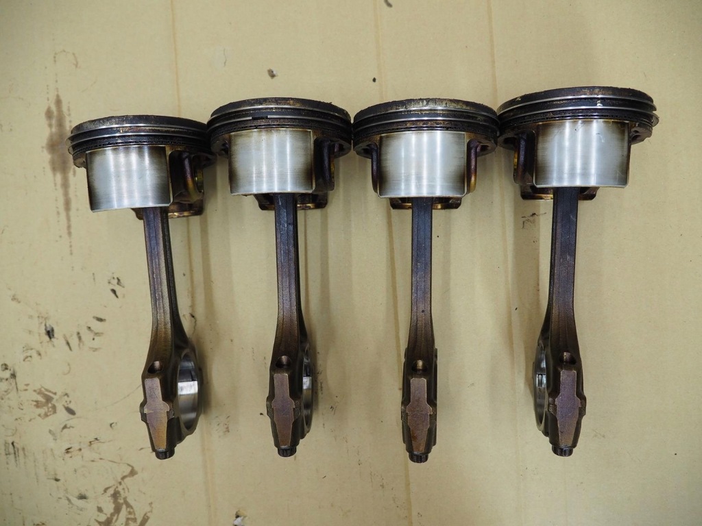 фото №1, Honda stream 2.0 i-vtec 16v 156km k20a1 поршень