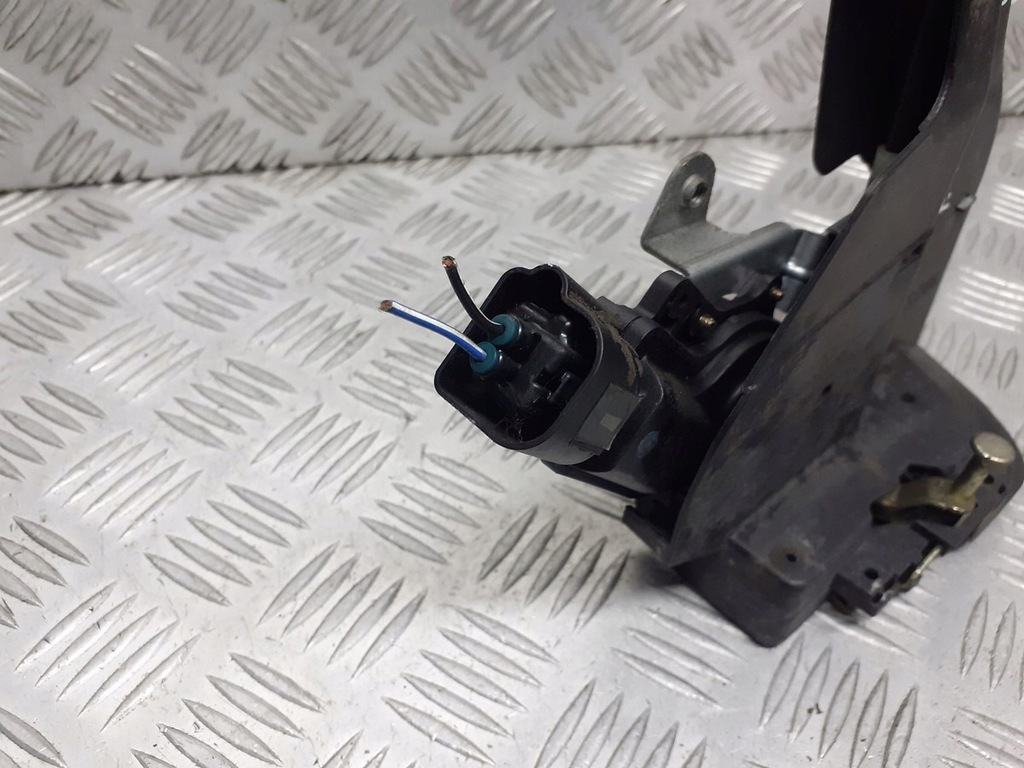 фото №4, Замок дверь левый задняя toyota avensis verso