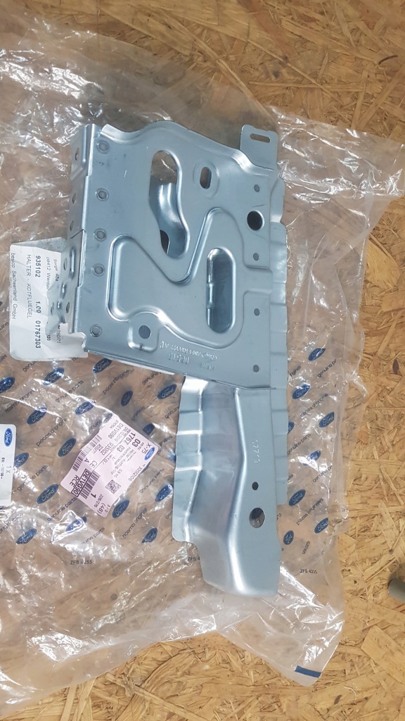 фото №1, Ford c-max ii 2 кронштейн крила передній