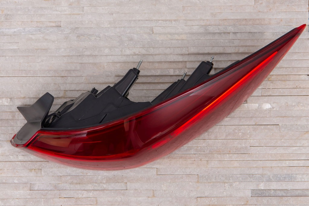 фото №11, Hyundai elantra vi ad 2015-2018 лампа кузовная задняя правая 92402f2000