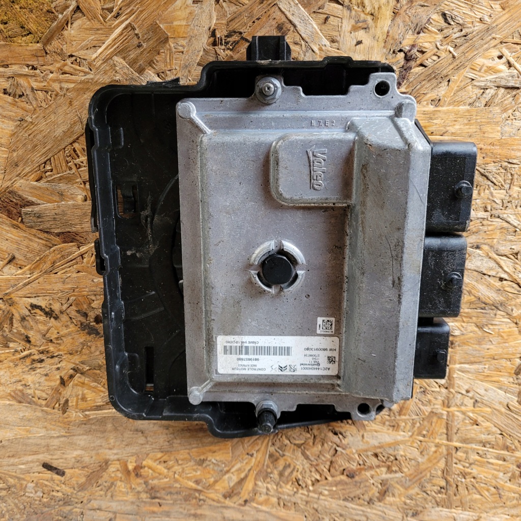 Купити Бортовий комп'ютер двигуна psa 9819657880