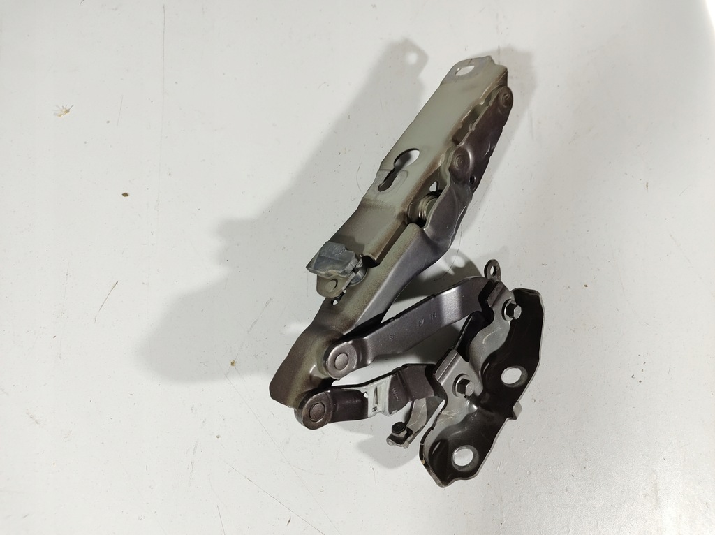 фото №16, Volvo v60 18r- петля капот правий