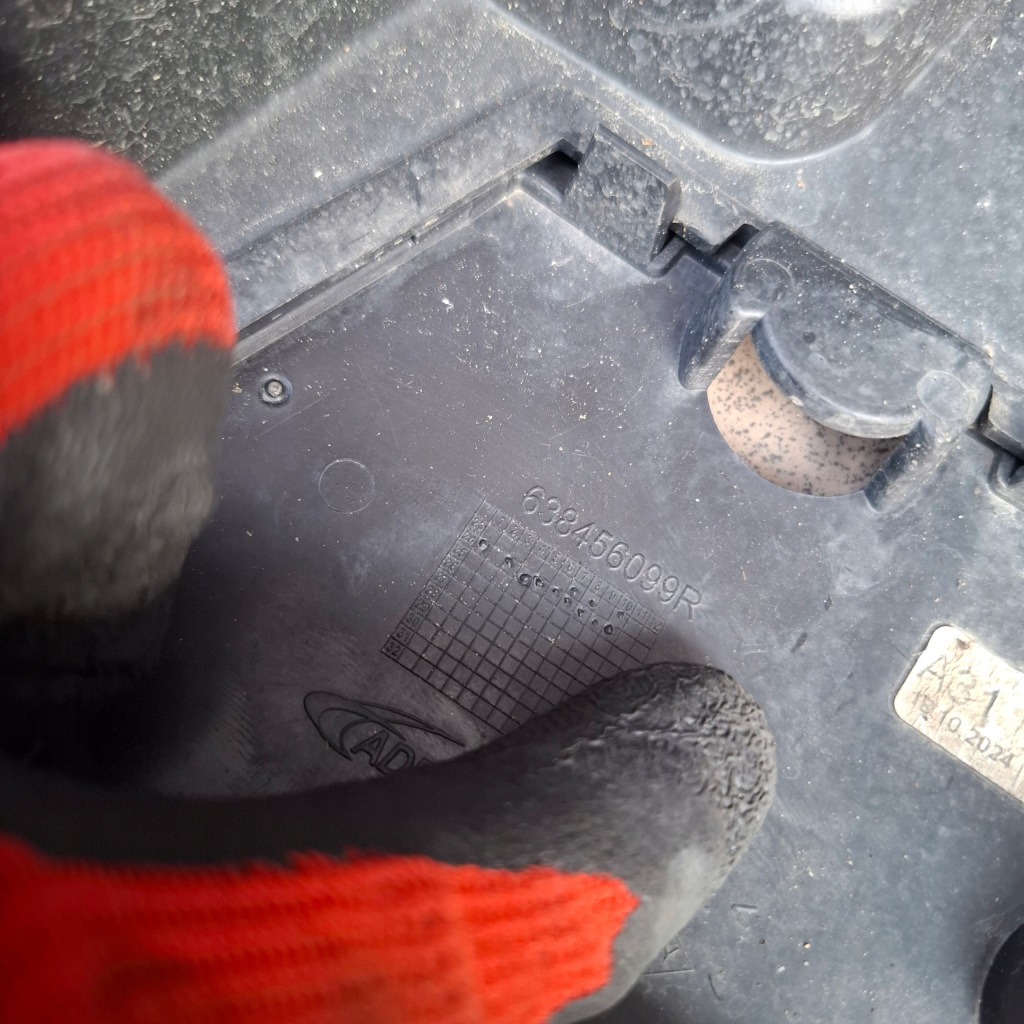 Dacia duster iii 24- бампер перед передний решётка уголок плита pdc в Украине