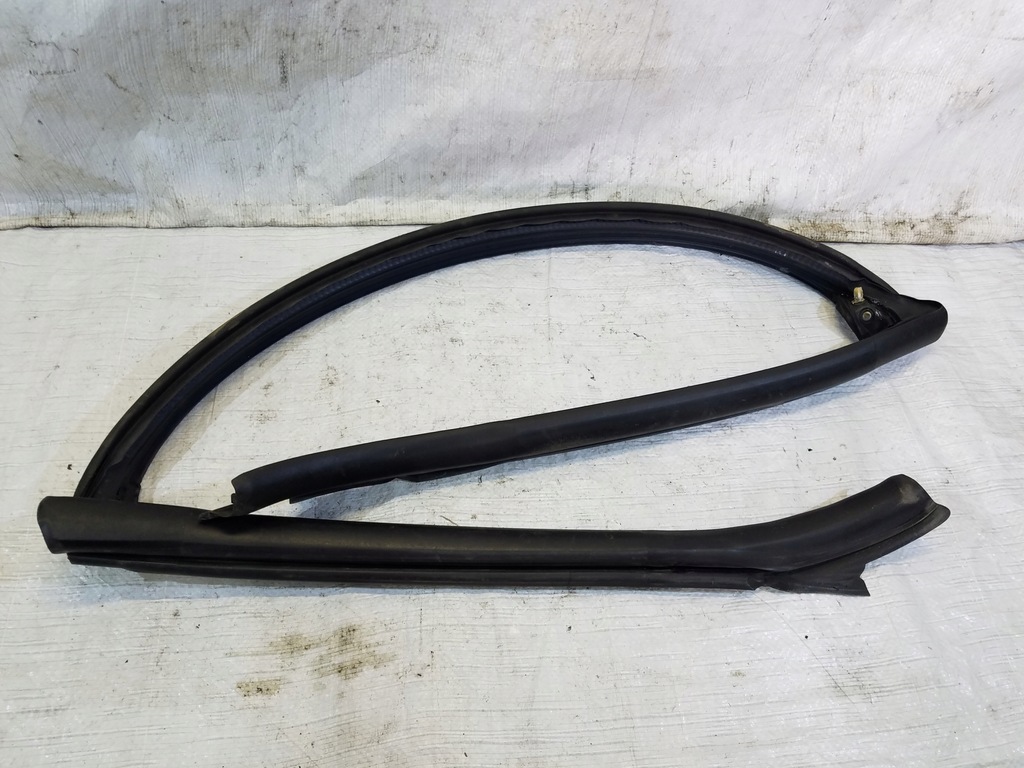 фото №1, Прокладка стекло перед renault megane iii cabrio cc