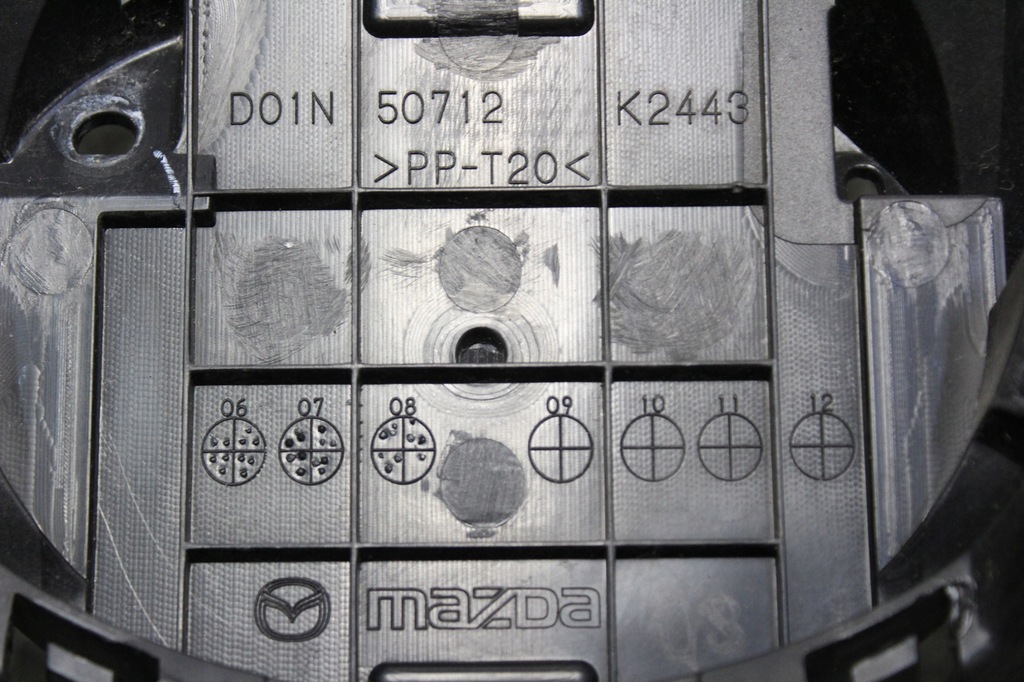 фото №3, Mazda оригінальний номер d01n50712 решітка радіатора решітка радіатора