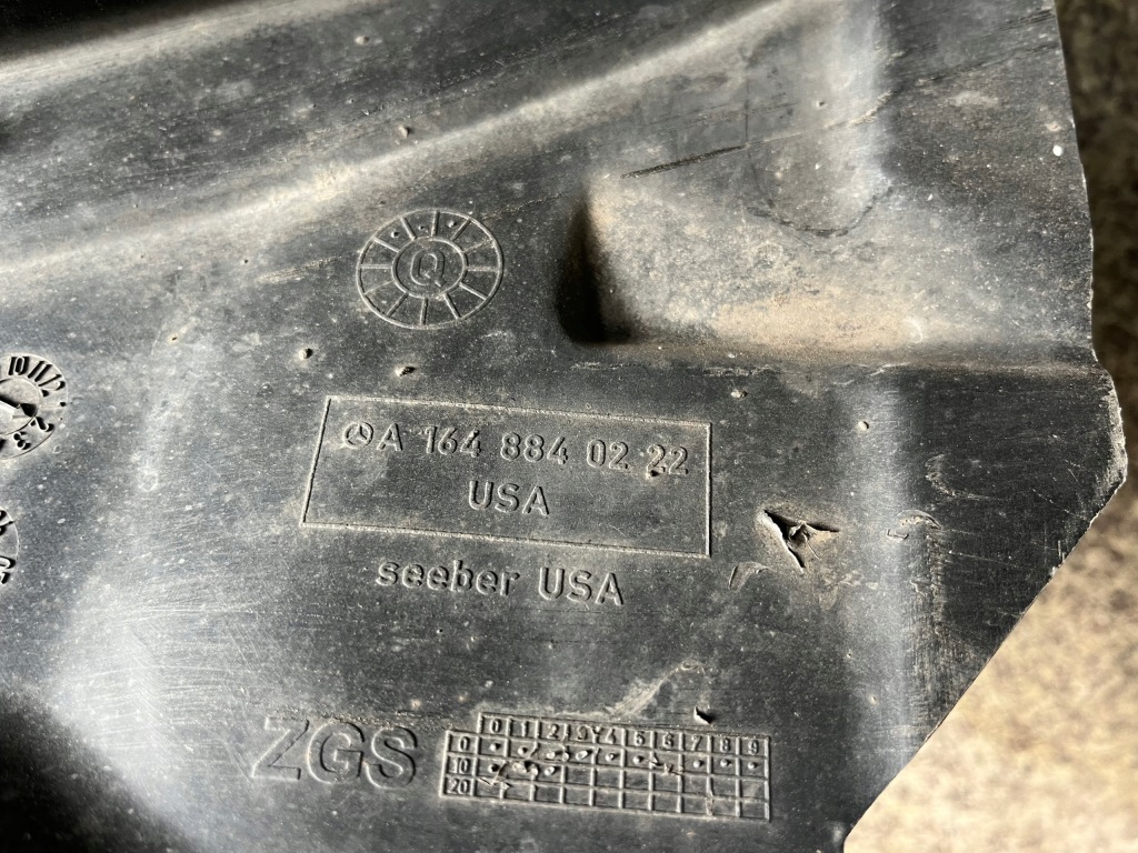 Підкрилок правий перед праве  передні mercedes ml w164 оригінал комплектна Київ