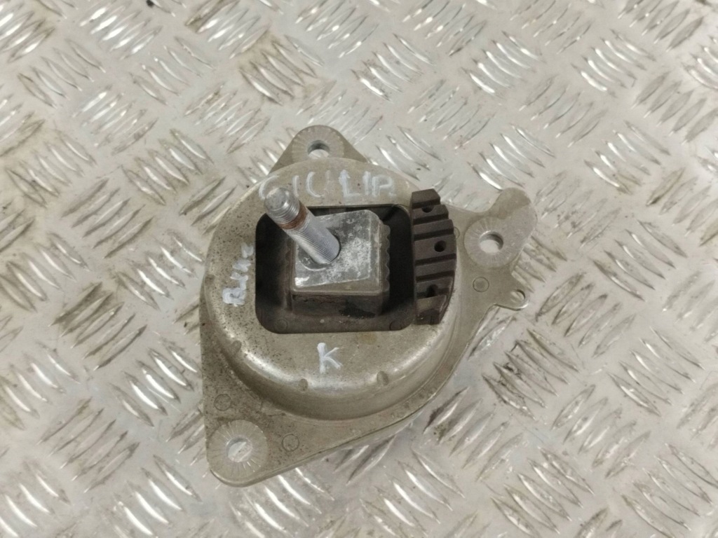 Купить Alfa romeo giulietta 2012 кронштейн / кронштейн двигателя