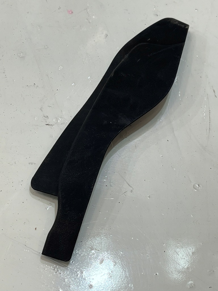 фото №1, Защита петля капот audi a8 d4 4h0823315c