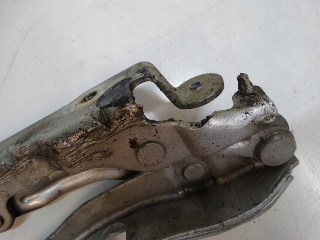 фото №8, Петля капот лівий skoda octavia ii 1z0823301c