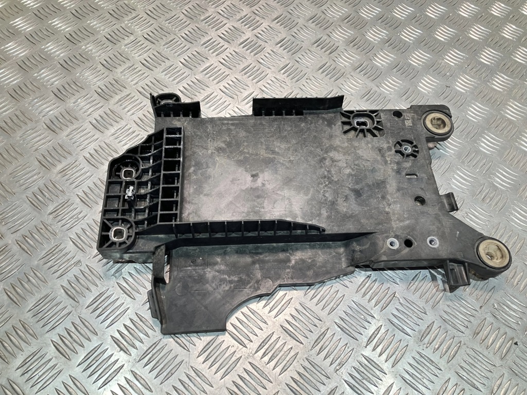 фото №1, Основание аккумулятор bmw 1 f40 1.5 i