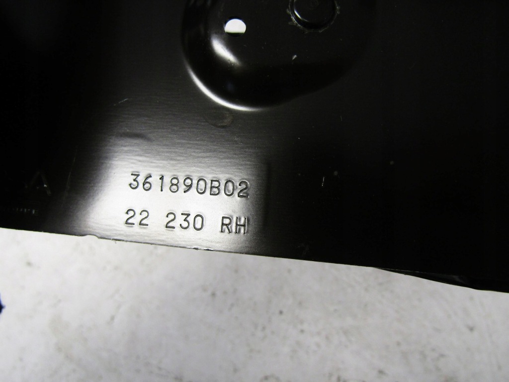 Opel mokka b ii кронштейн крыла правый перед 9836189080 Киев