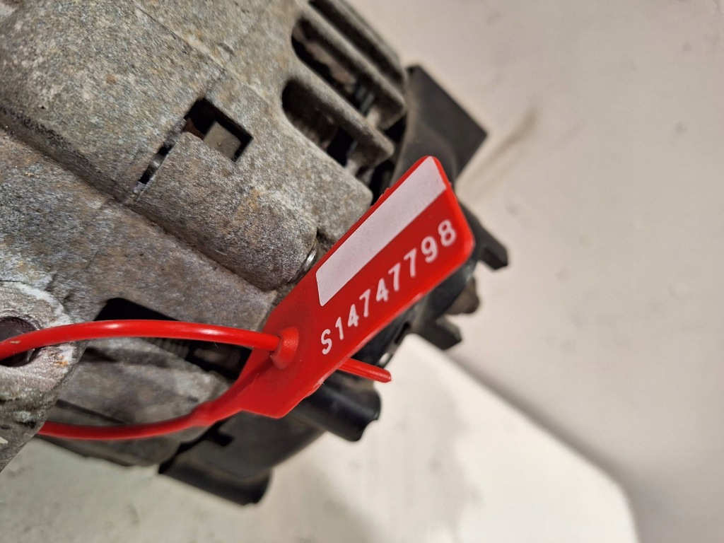 Генератор 13586366 opel astra j 1.6 cdti 12- с Разборки