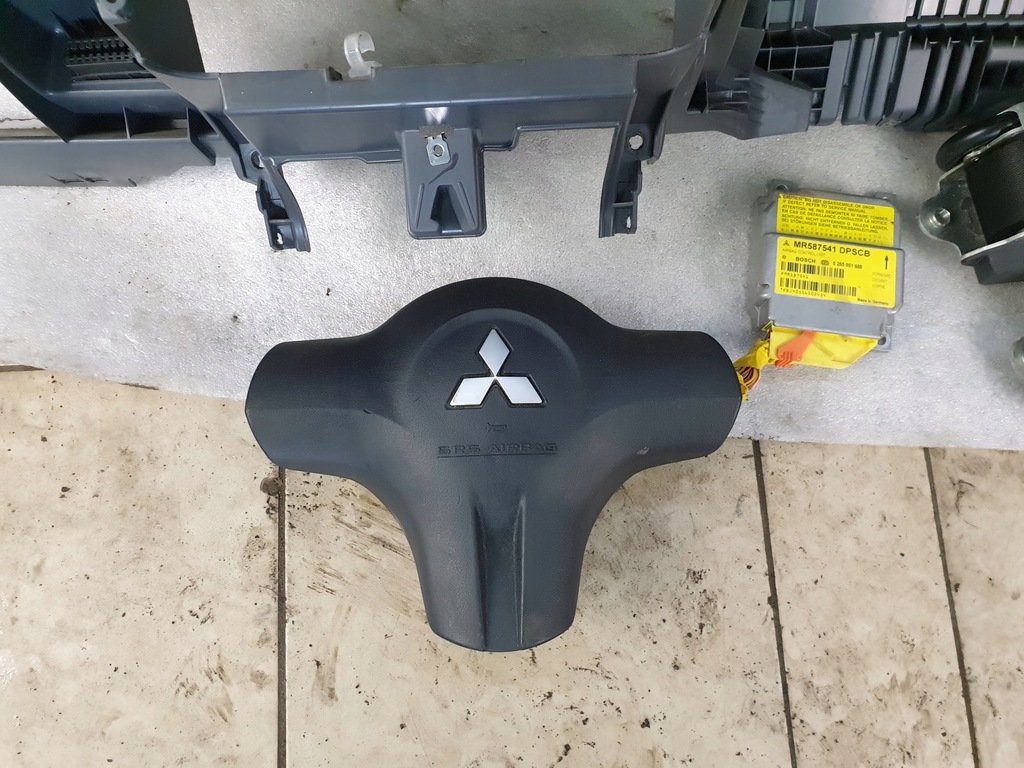 фото №7, Colt vi z30 панель приладів панель приладів консоль ремені подушка безпеки