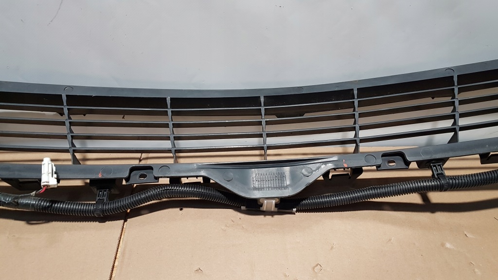 Купить Решётка бампера перед средняя tesla 3 + жгут электропроводка бампера