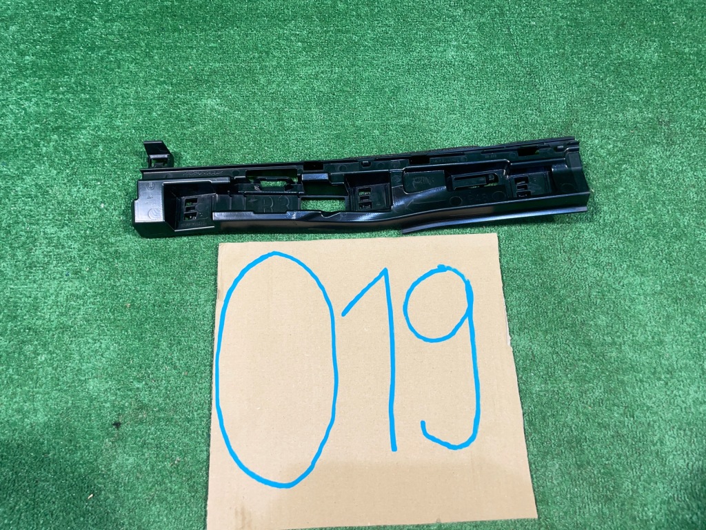 фото №13, Bmw x1 f48 направляющая кронштейн накладки порога правый правое 7332334