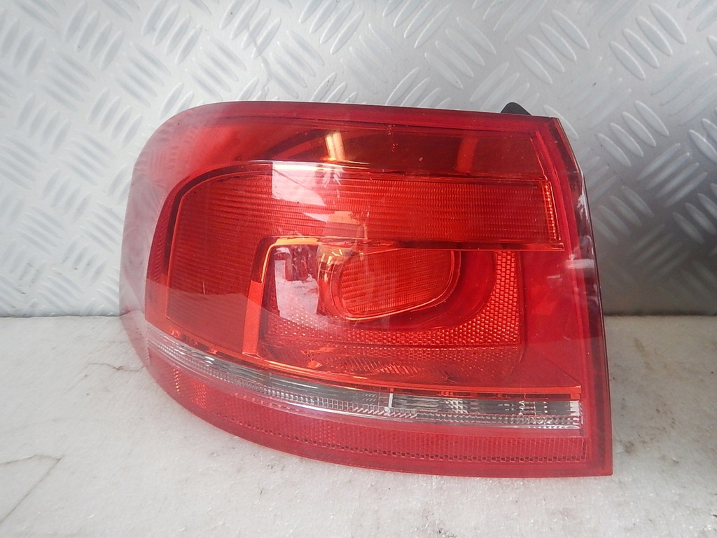 фото №1, Vw passat b7 kombi левая лампа задняя