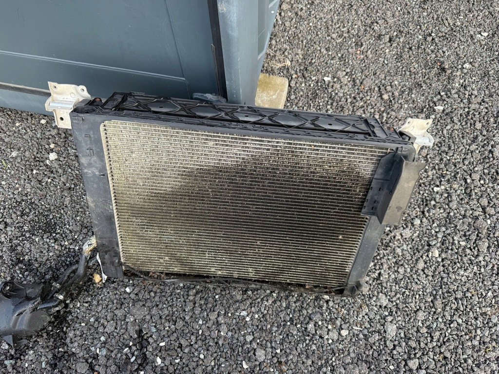 фото №7, Kompletny pas передній радіатор bmw 7 f01 f02 m набір 3.0d 2014r idealny