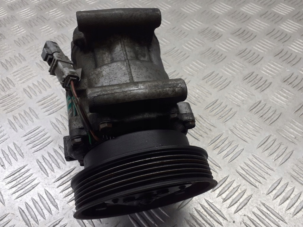 Купити Компресор кондиціонера renault modus 1.6 16v 8200365787