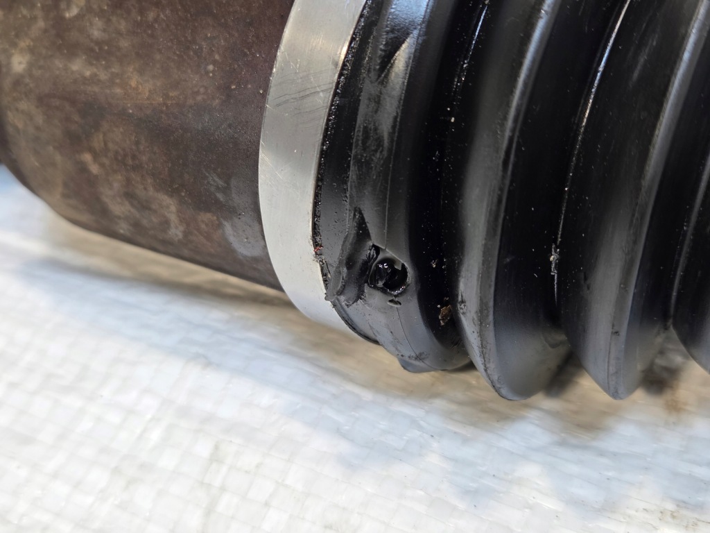 Приводной вал правая длинная opel mokka a 1.7 cdti 95390015 в Украине