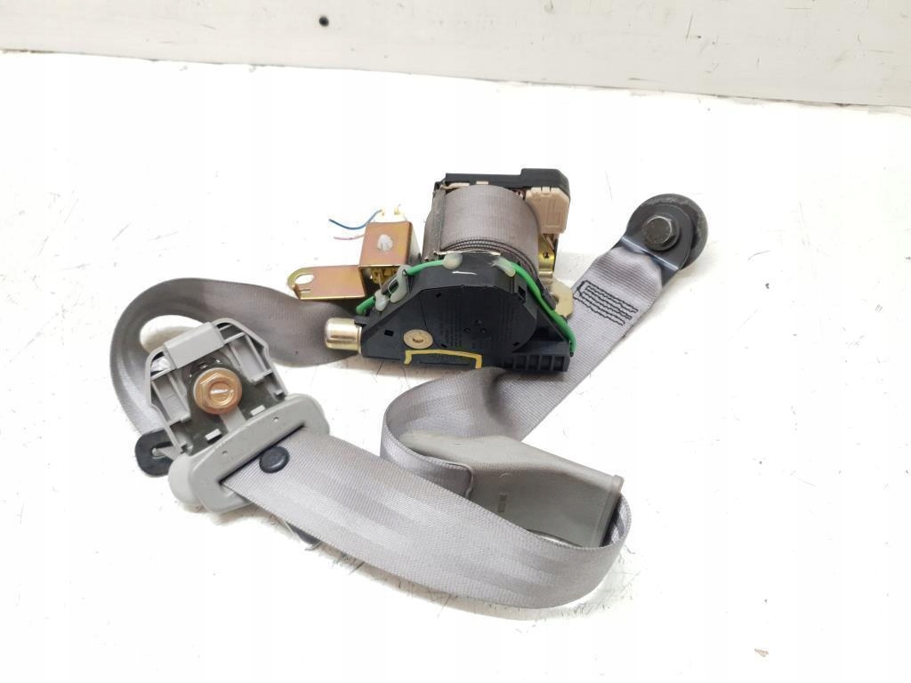 Ремень безопасности правая  перед mazda 626 v Оригинал