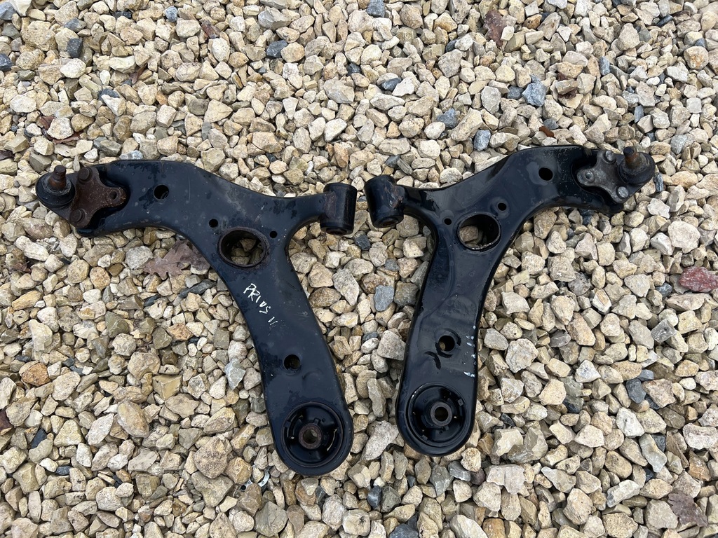 фото №1, Toyota prius iii 3 plus + рычаг правый перед