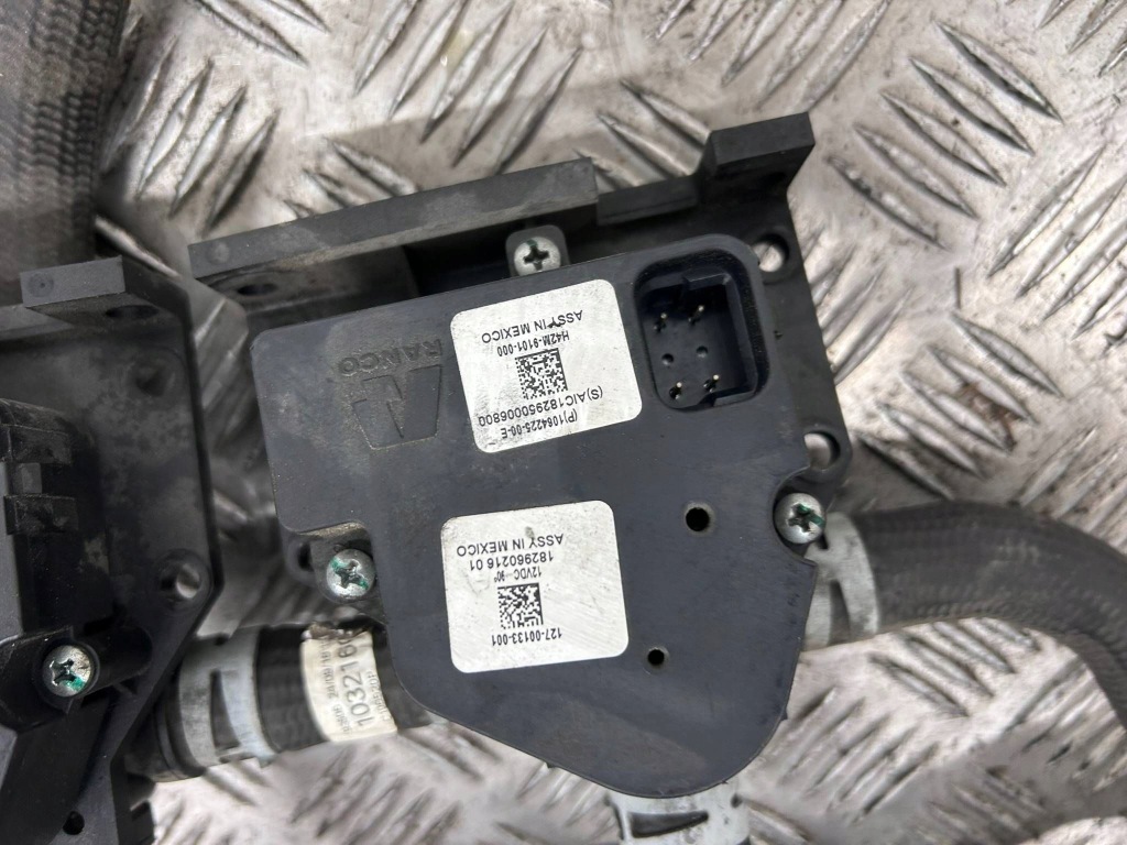 Купить Шланг водяной турбонагнетателя tesla model x 106422500e