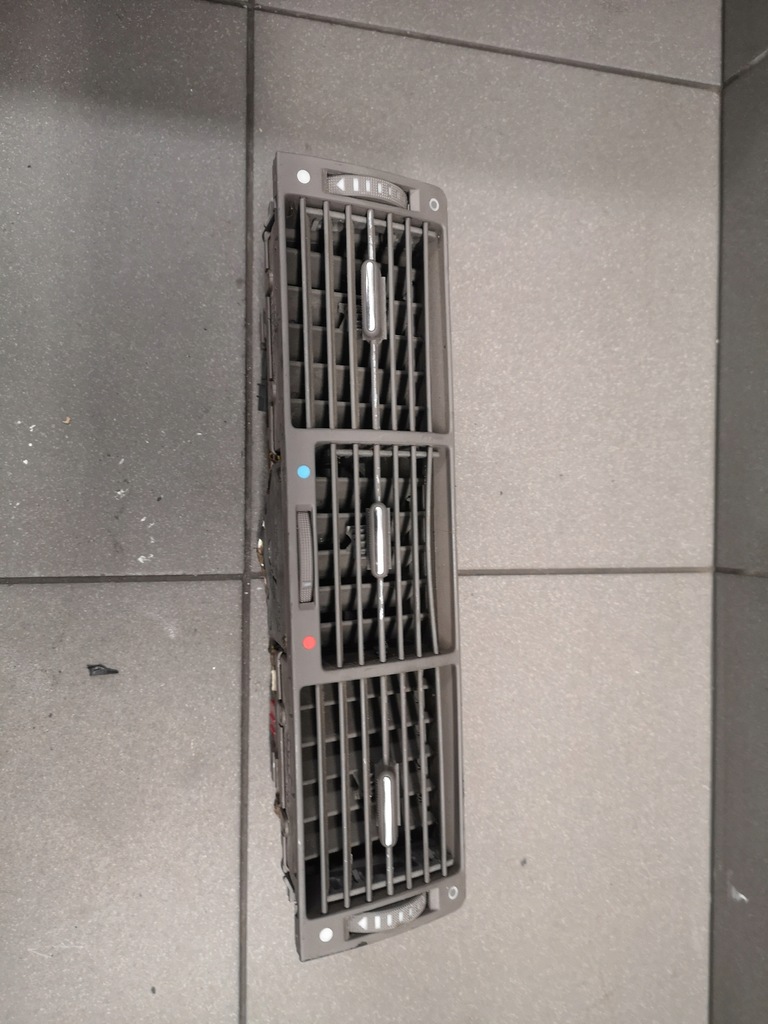 фото №1, Решётка обдув śrdokowa a8 d2 swing 4d0820951j