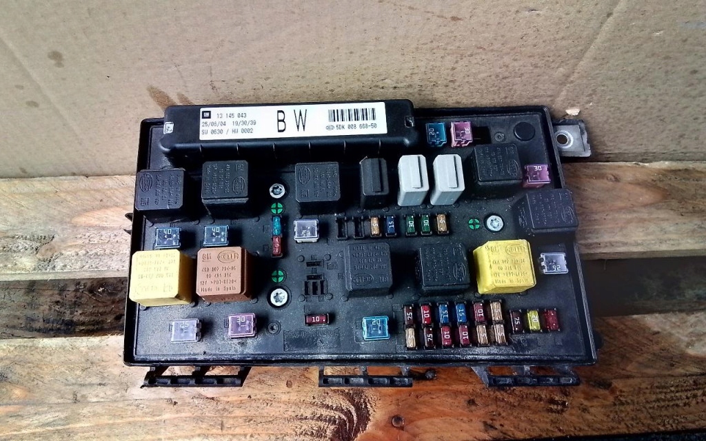 фото №1, Коробка предохранителей 13145043 opel astra h