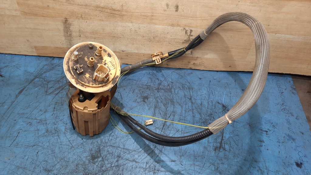 фото №1, Насос топлива 30792518 volvo s60 v70 xc90 2.4d