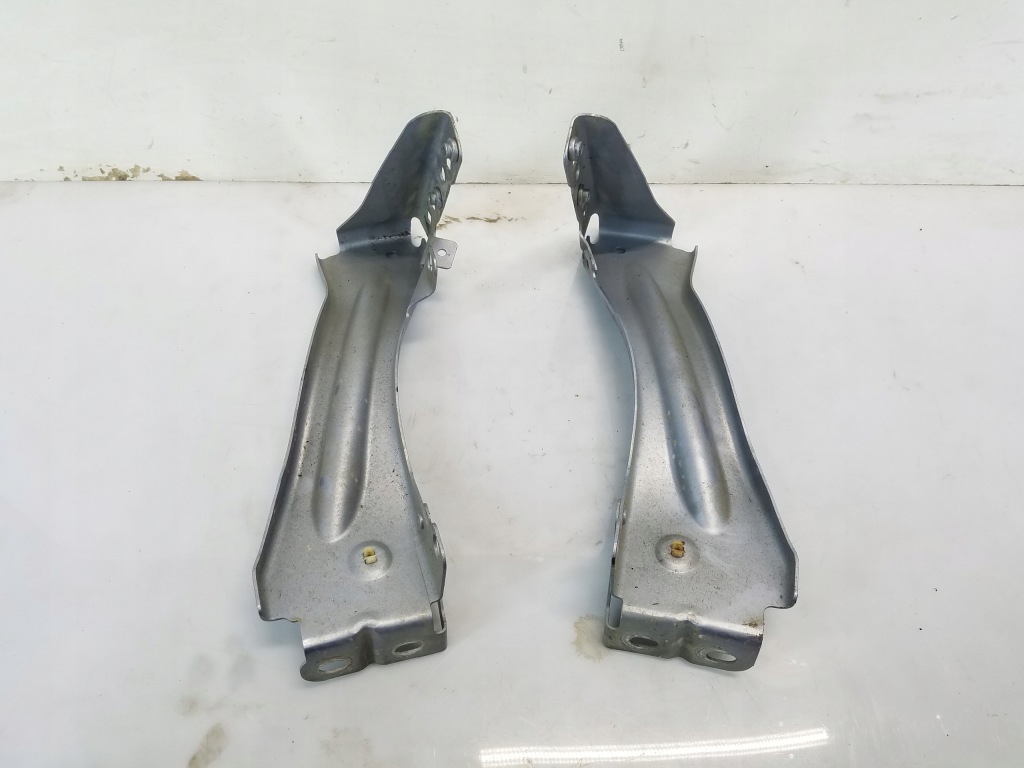 Купити Кронштейн крила перед audi tt 8j