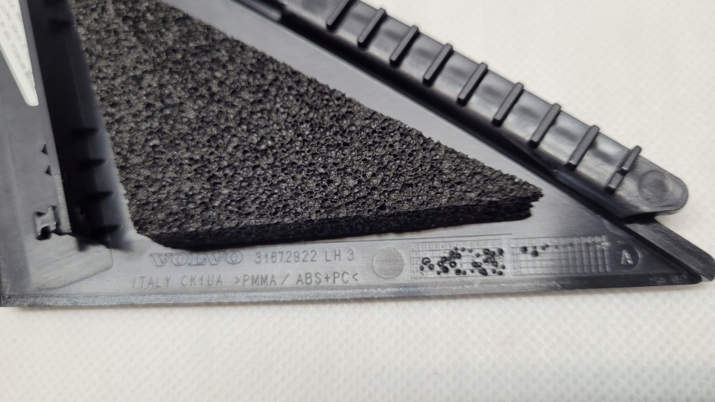 фото №4, Volvo xc60 ii треугольник дверь задняя левая заглушка