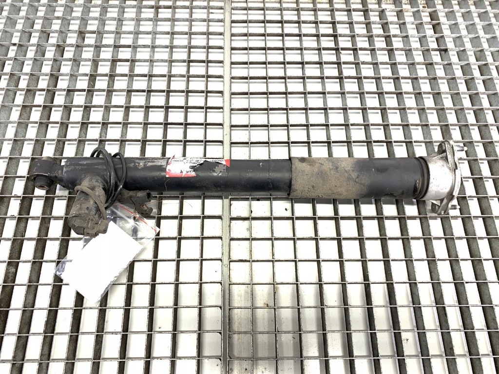 фото №1, Амортизатор правый задняя mercedes c218 хэтчбек 11-17 3.0