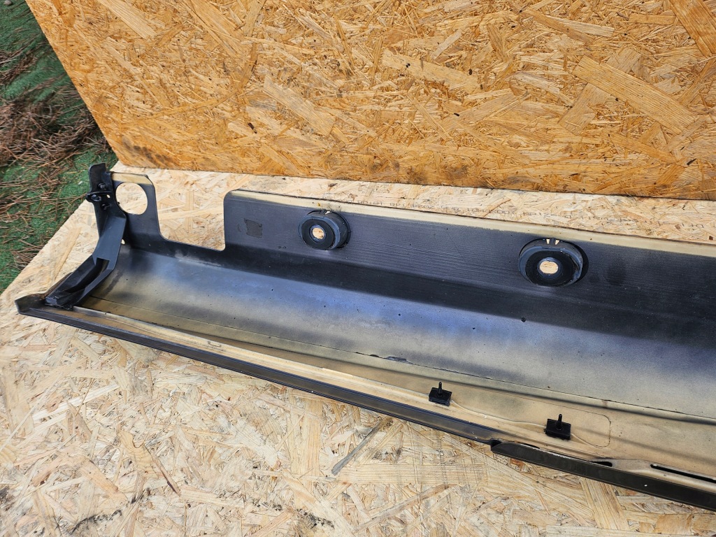 Молдинг поріг права mercedes mercedes w216 amg в Україні