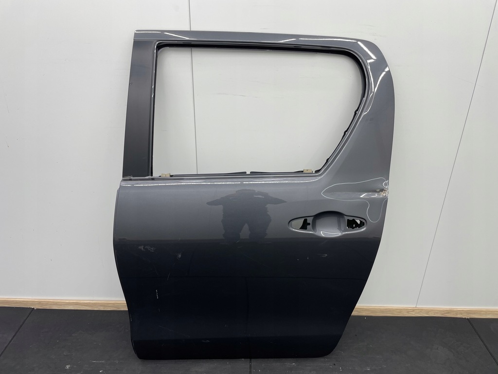 фото №1, Toyota hilux viii 2015r-- дверь задняя левая задние