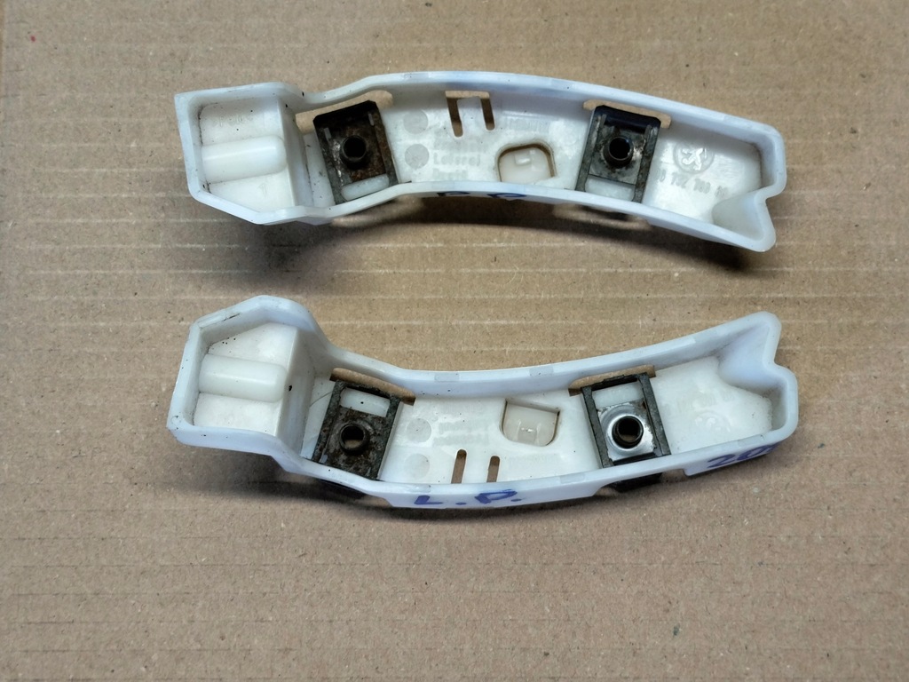 фото №1, Peugeot 208 направляющая бампера левый перед