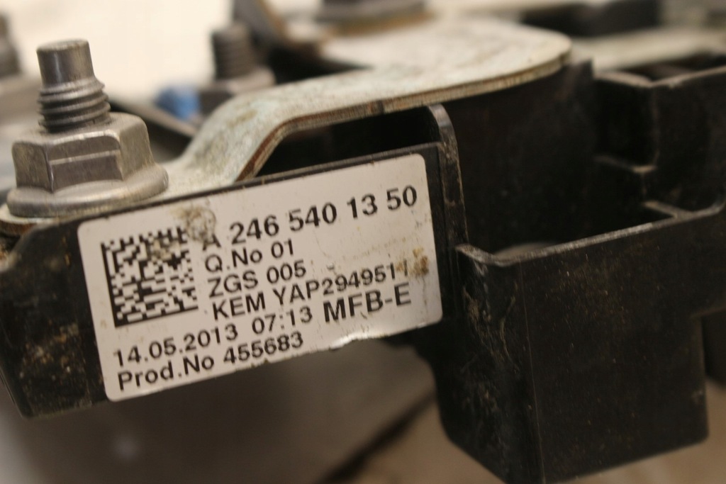 фото №6, Модуль клеммы аккумулятор 0035422319 mercedes w176 1.8 cdi 2465401350