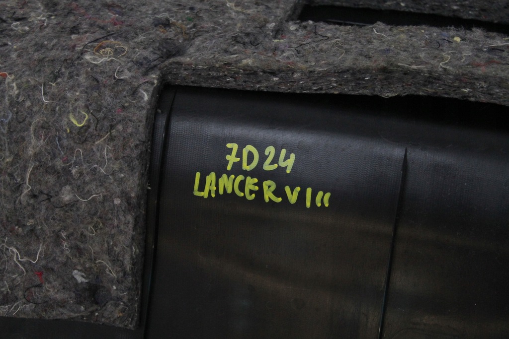 фото №7, Mitsubishi lancer viii hb 07r- обивка крышки багажника защита