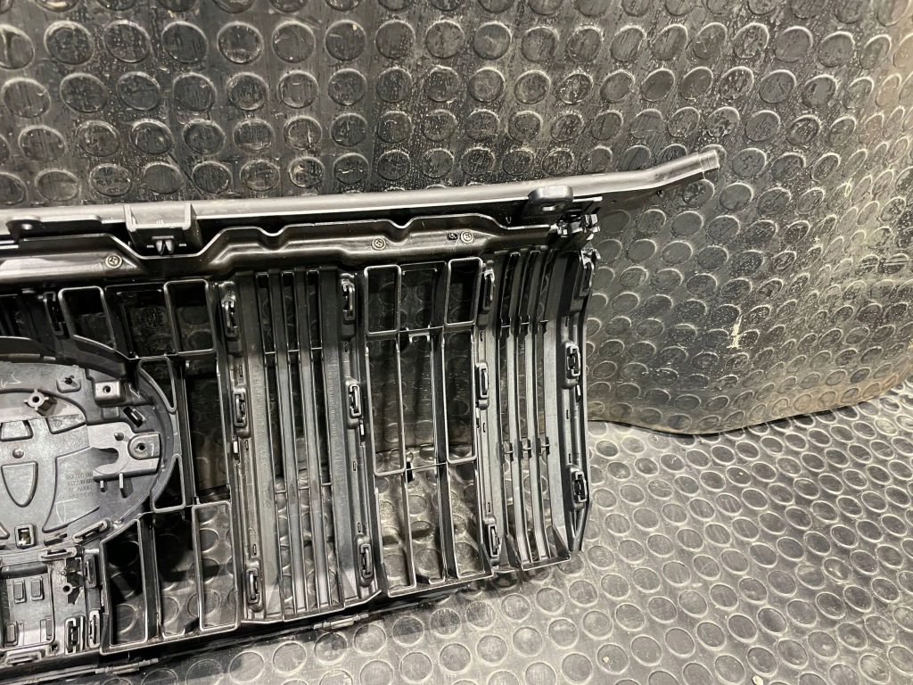 Toyota land cruiser prado iv 4 j150 рестайлінг  17-23 решітка  решітка радіатора бампера перед Зі Шроту