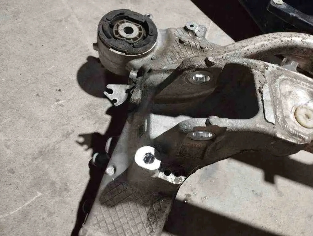 Підрамник задні bmw ix i20 24645511 electric 2022 Недорого