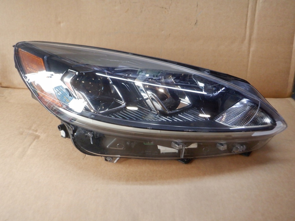 фото №1, Лампа led правая ford escape mk4 usa