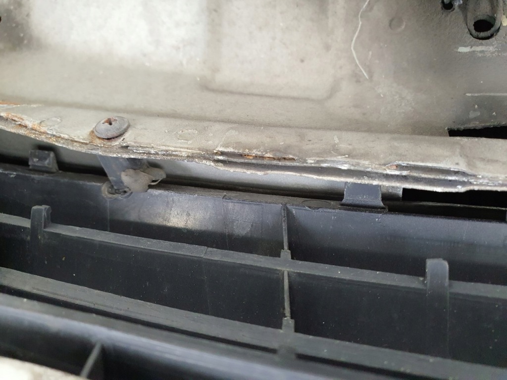 Капот решётка  решётка радиатора z157 opel astra 2 g Цена