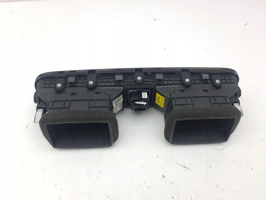 фото №8, Hyundai kona i 2019 форсунки / решётки среднего обдув панели приборной панели