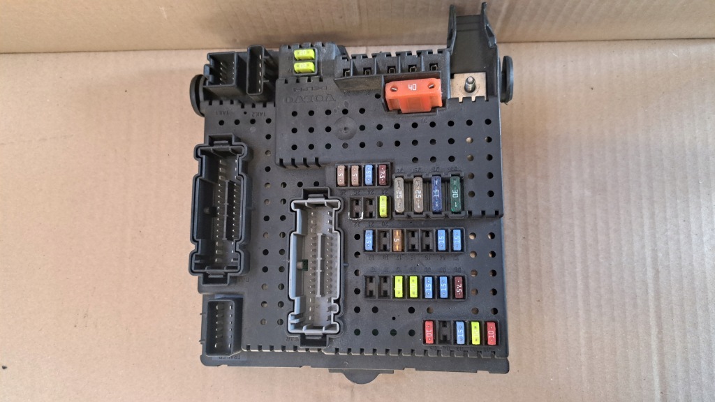 Купить Коробка предохранителей модуль rem volvo xc90 8676391