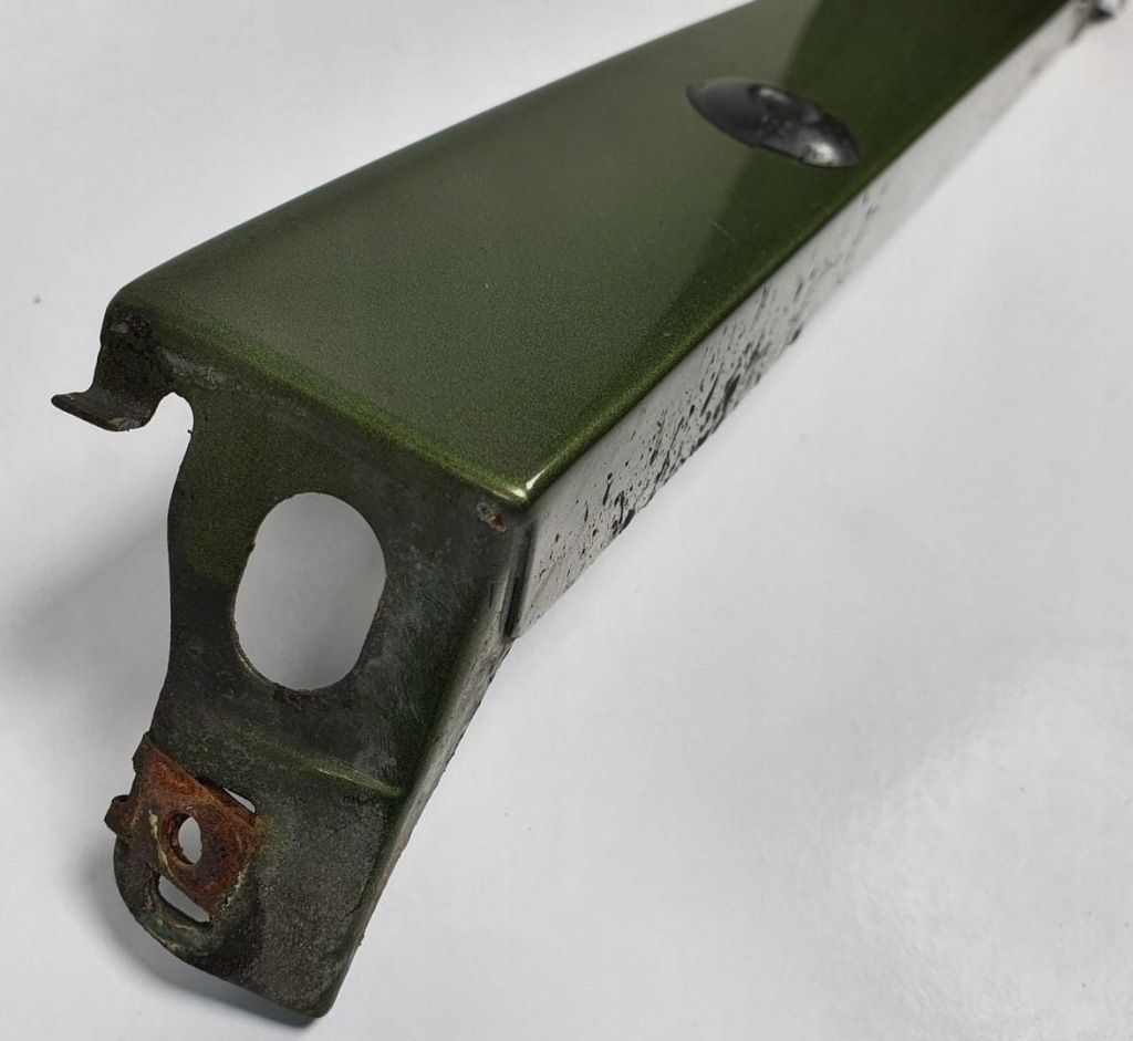 Молдинг под фара правый перед 876 mercedes w126 Недорого