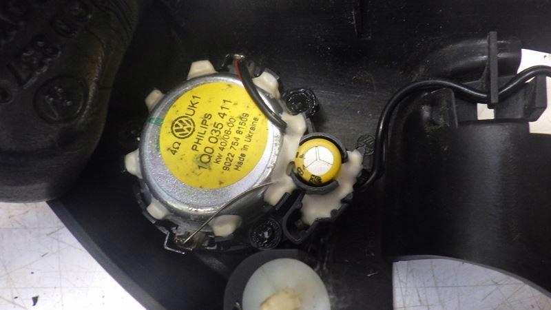 фото №6, Треугольник защита зеркало левая динамик vw eos 1q0035411 902275481509